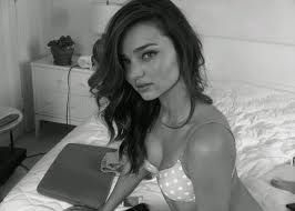 Miranda-Kerr-pone-a-100-a-sus-seguidores-de-Twitter-1A.jpg