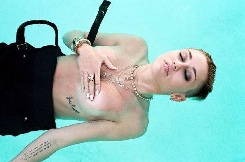 MILEY CYRUS PARA ROLLING STONE