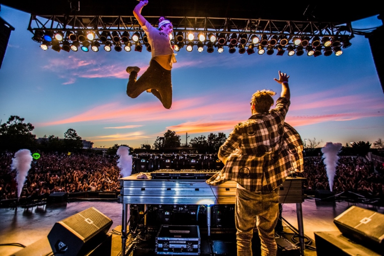 Uno de los miembros de The Chainsmokers pasa Halloween en el hospital