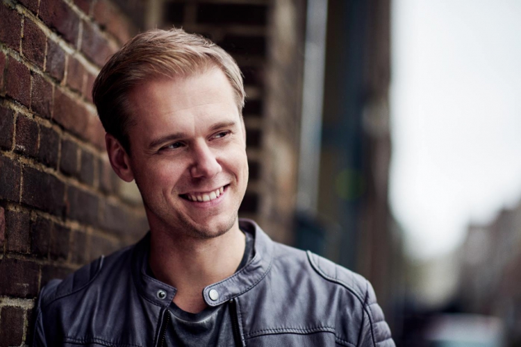 Armin Van Buuren es noticia por partida doble