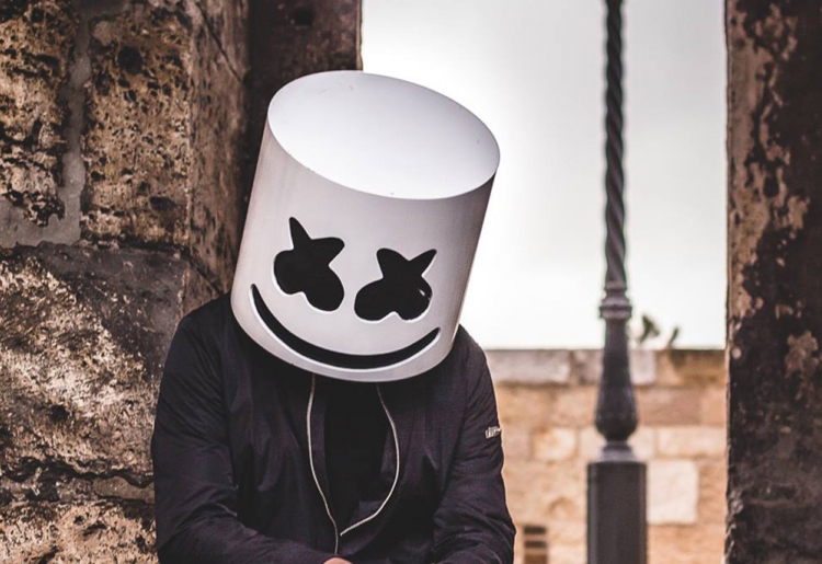 Descubre cómo es el interior del casco de Marshmello