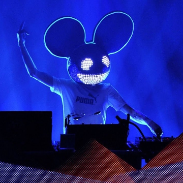 deadmau5-led-helmet.jpg