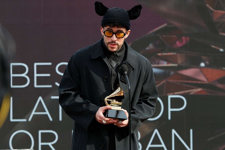 Bad Bunny vuelve a liderar los nominados de los Latin Grammy Awards 2025